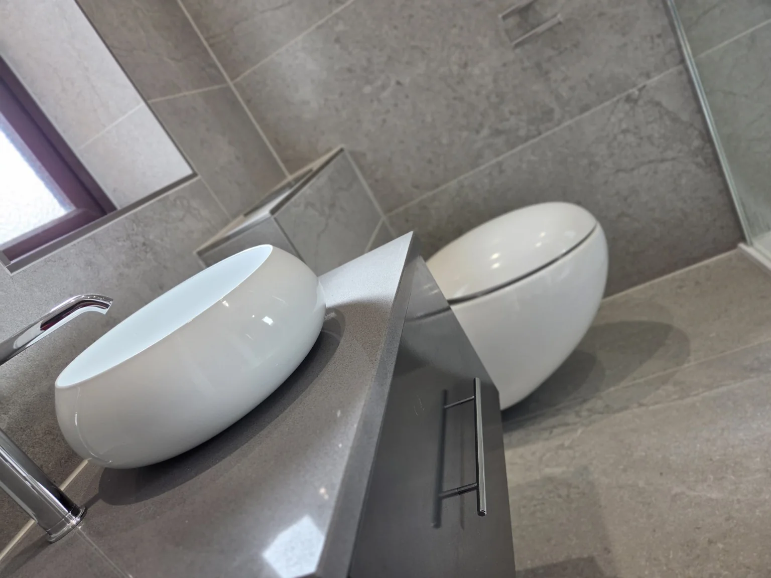 Vessel basin and concealed wall-hung WC detail