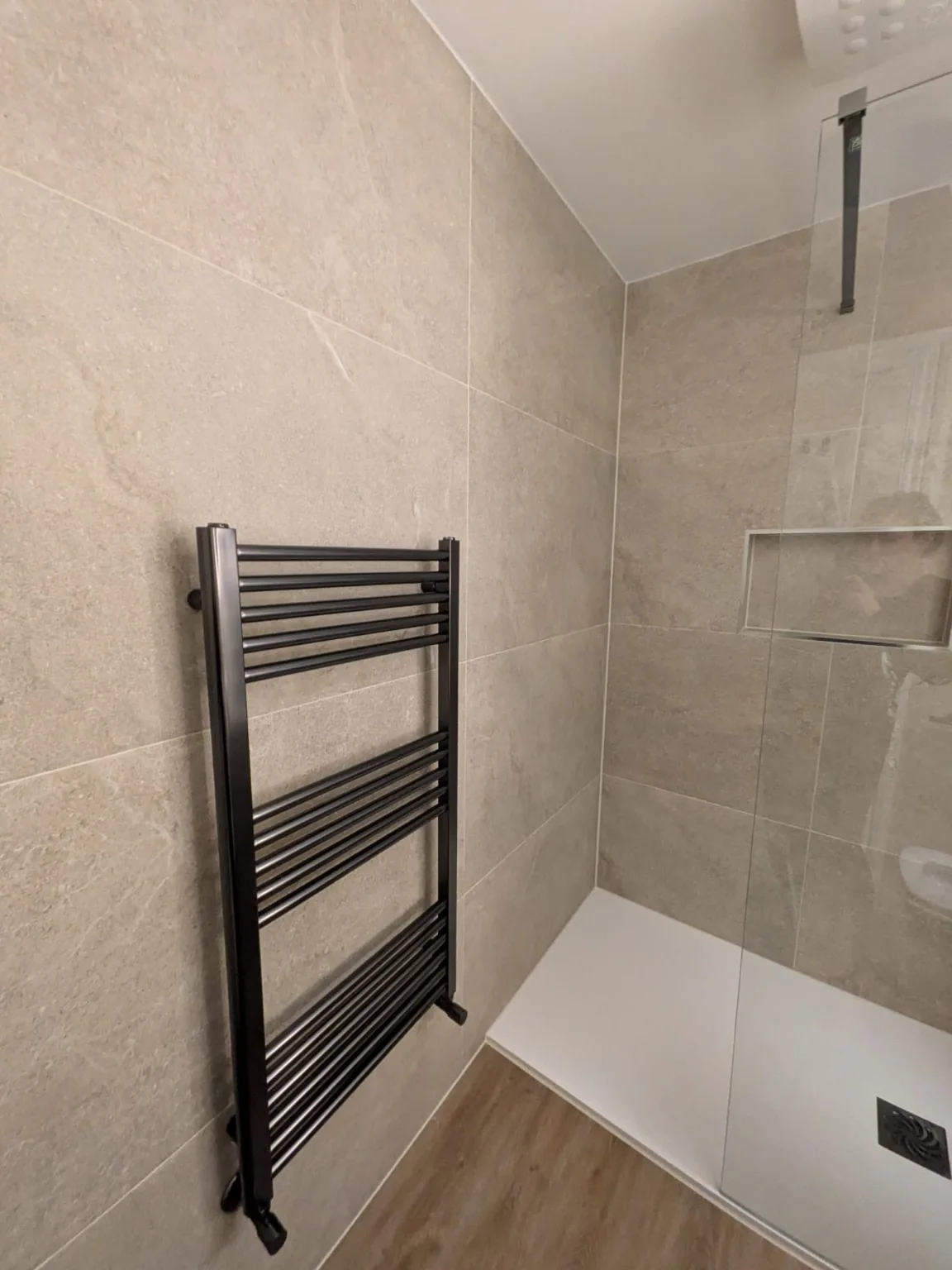 Walk-in shower room