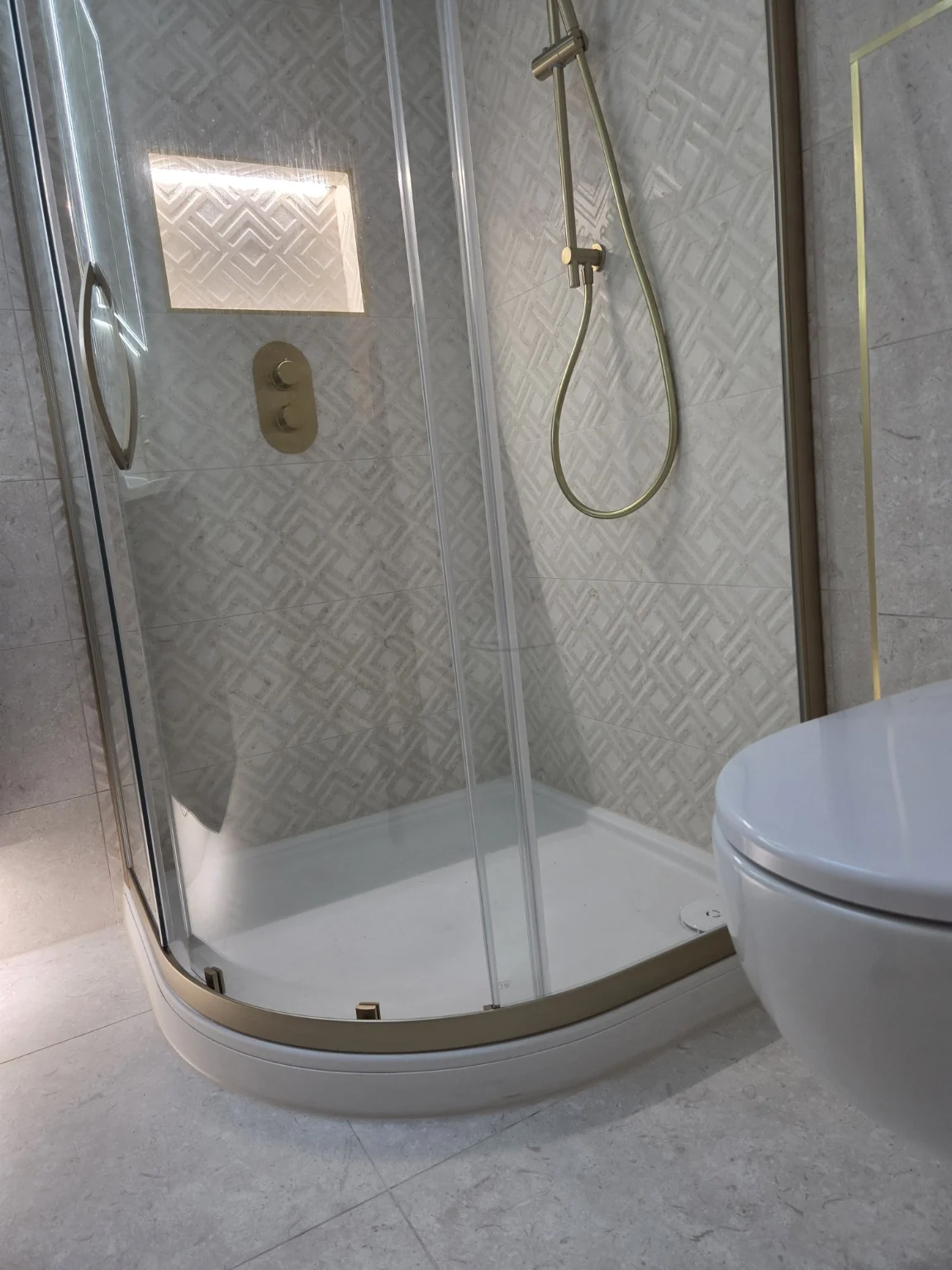 Curved shower enclosure detail